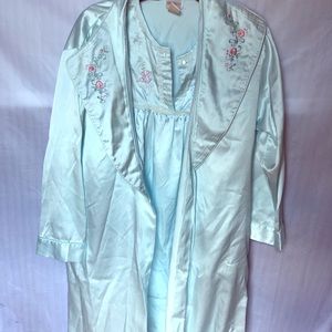 Barbizon Vintage Embroidered Nightgown with Robe
